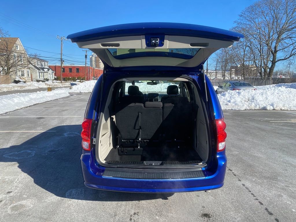 Used 2018 Dodge Grand Caravan SE w/ UConnect Hands-Free Group image 24