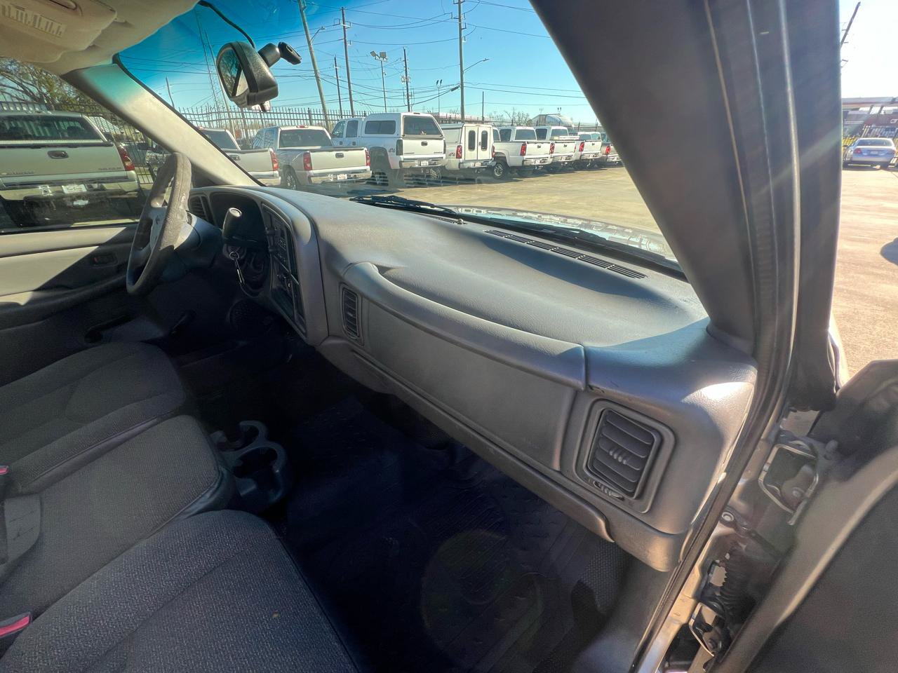 Used 2003 GMC Sierra 1500 W/T RWD image 32