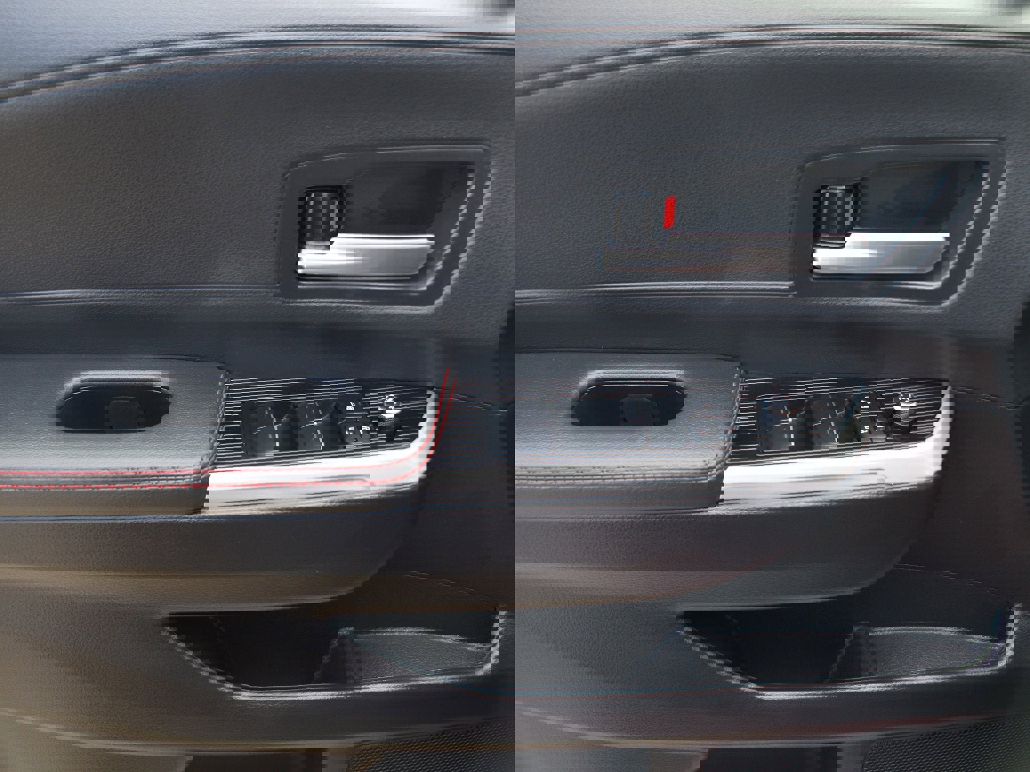 Used 2025 Toyota Sienna XSE w/ XSE Plus Package image 30