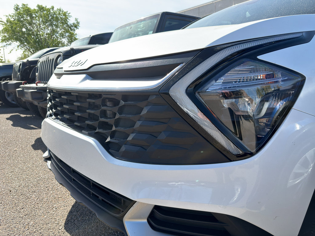 Used 2023 Kia Sportage LX image 12