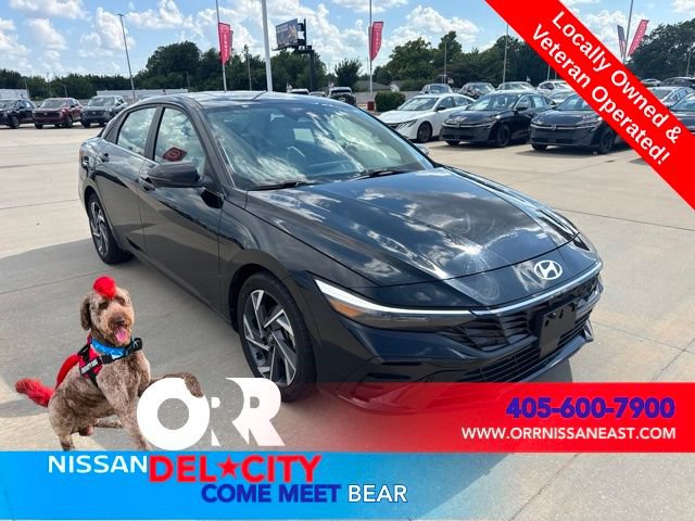 Used 2025 Hyundai Elantra Limited FWD image 7