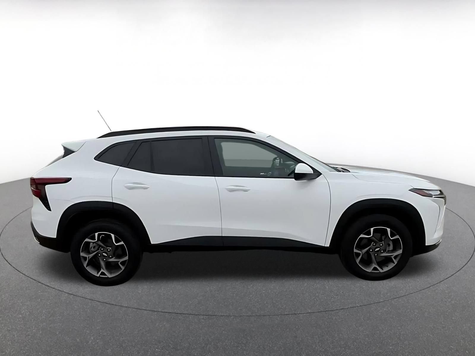 Used 2025 Chevrolet Trax LT w/ LT Convenience Package FWD image 15