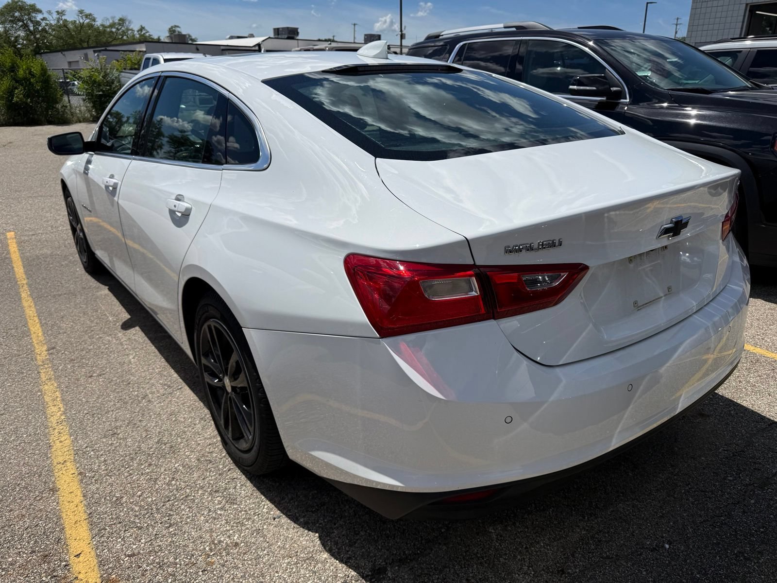 Used 2017 Chevrolet Malibu Hybrid w/ Leather Package FWD image 4