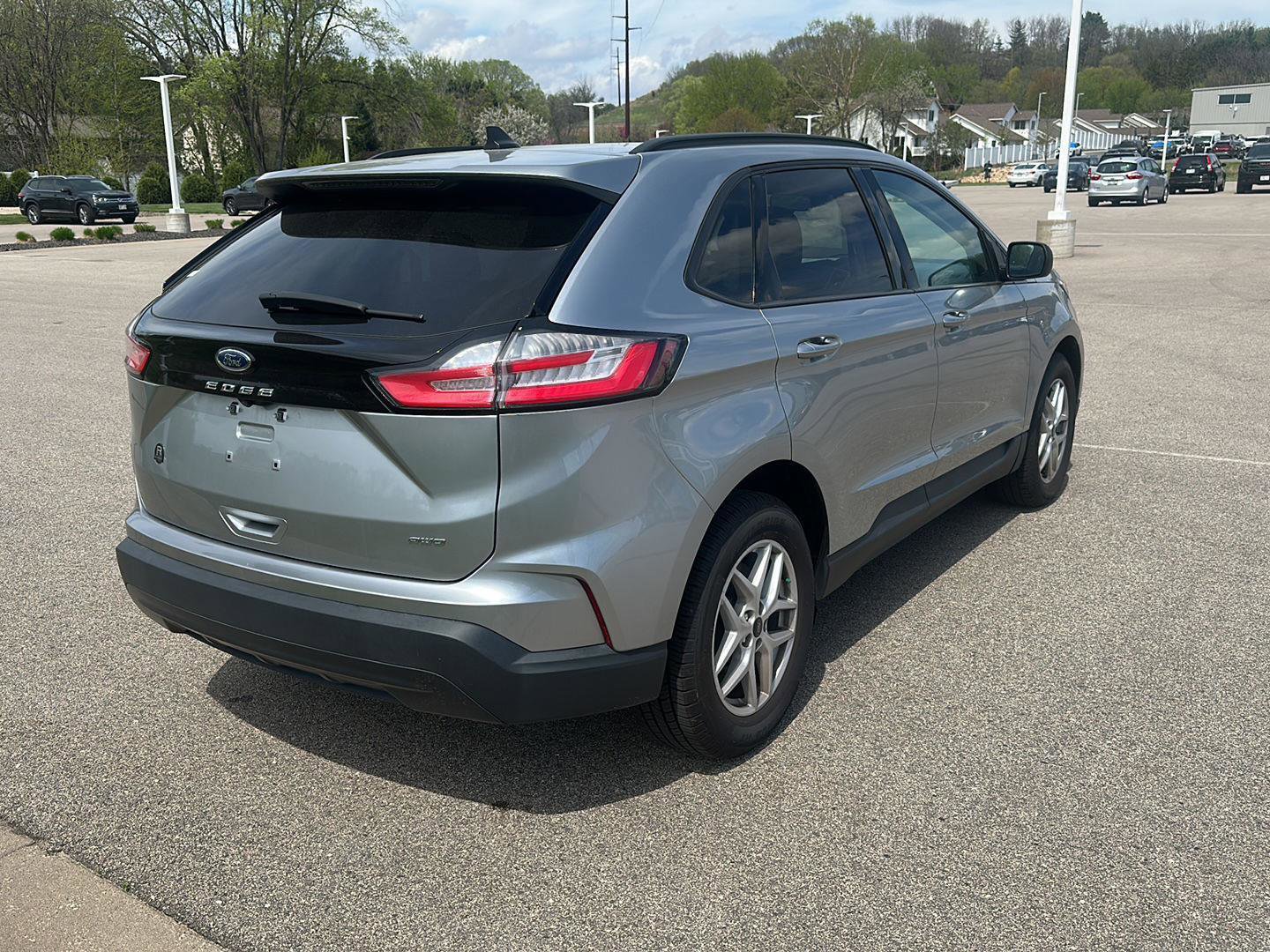 Used 2023 Ford Edge SE AWD/4WD image 3