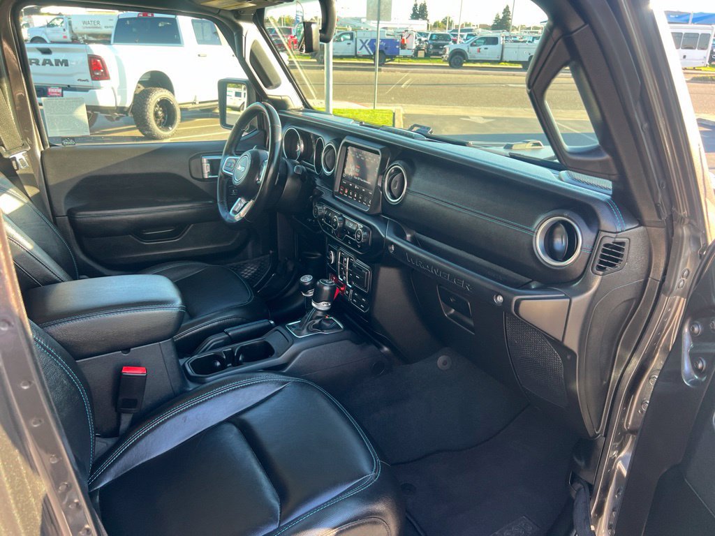 Used 2023 Jeep Wrangler Unlimited Rubicon 4xe w/ Cold Weather Group AWD/4WD image 29