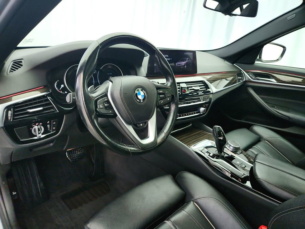 Used 2019 BMW 530i xDrive w/ Convenience Package AWD/4WD image 10