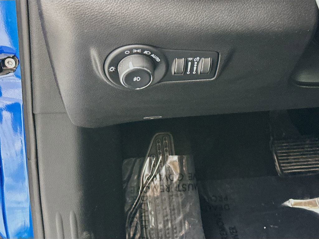 Certified 2023 Jeep Compass Latitude image 17