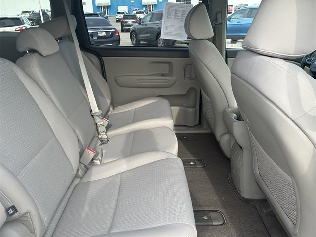 Used 2018 Kia Sedona LX image 17