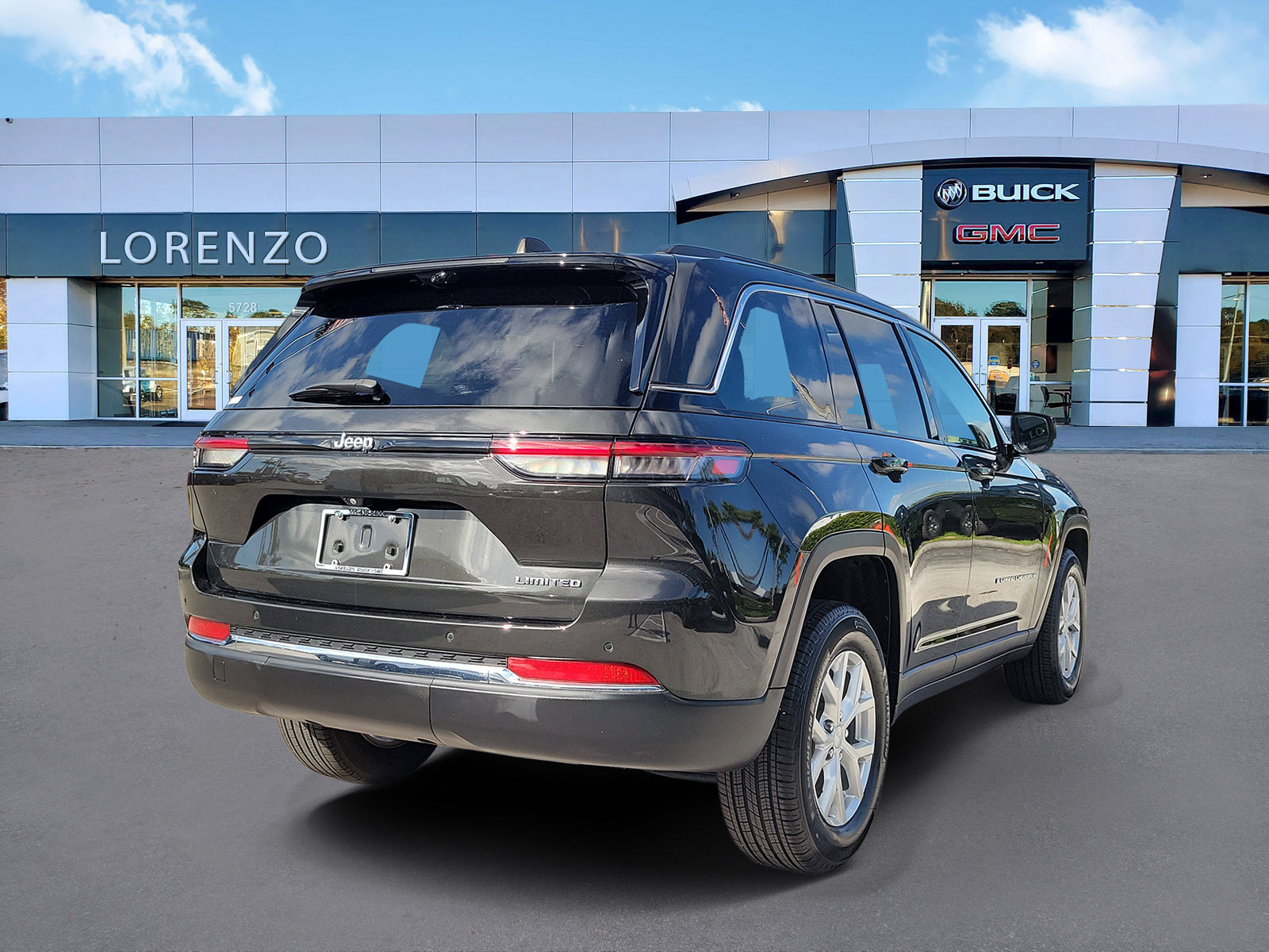 Used 2024 Jeep Grand Cherokee Limited w/ Luxury Tech Group II RWD image 5