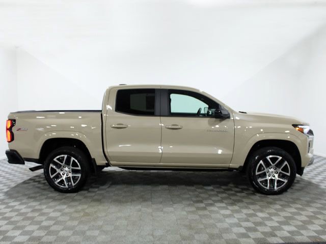 Used 2024 Chevrolet Colorado Z71 w/ Z71 Convenience Package 2 AWD/4WD image 7