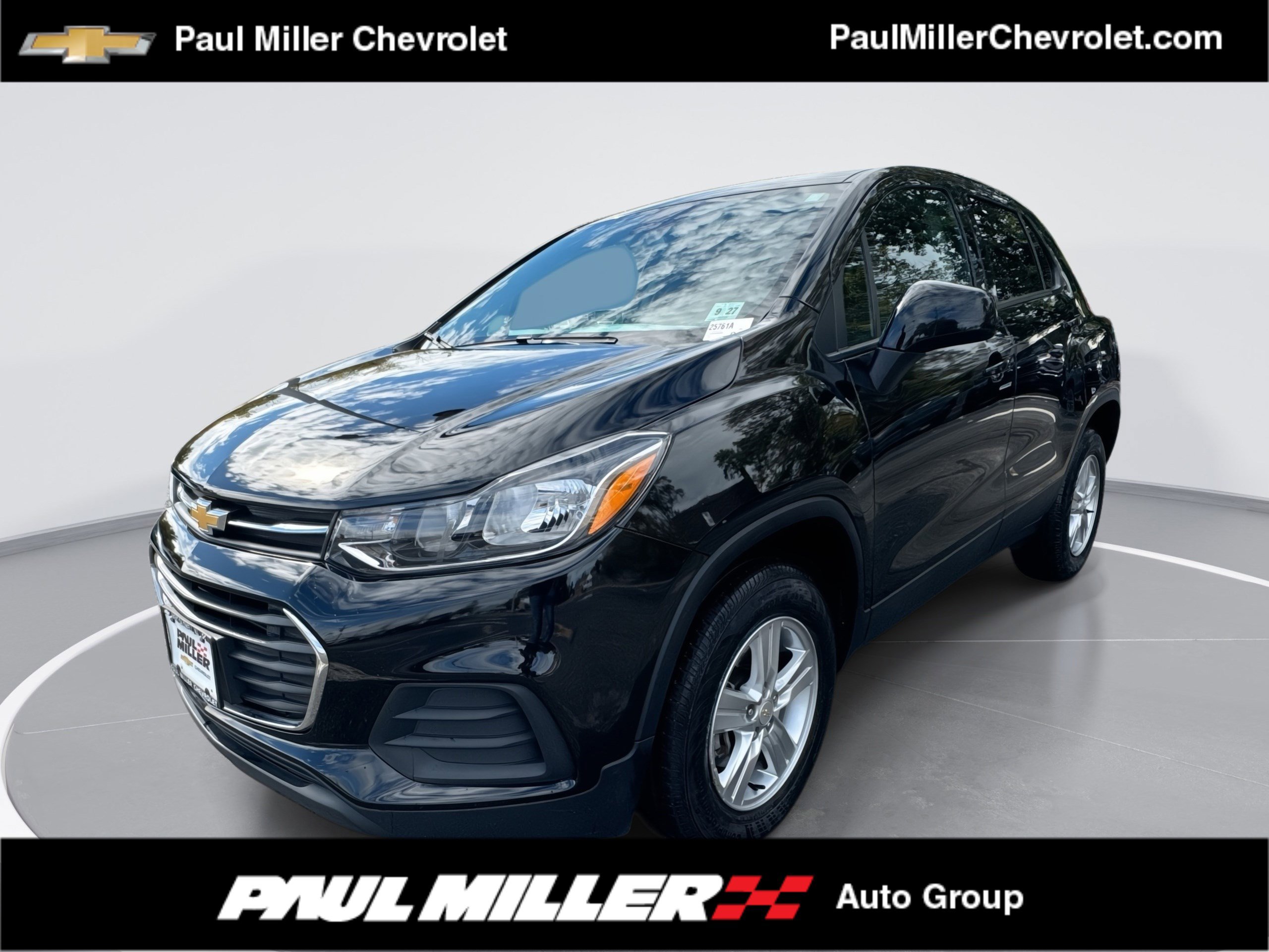 Used 2022 Chevrolet Trax LS w/ Tint and Cruise Package image 1