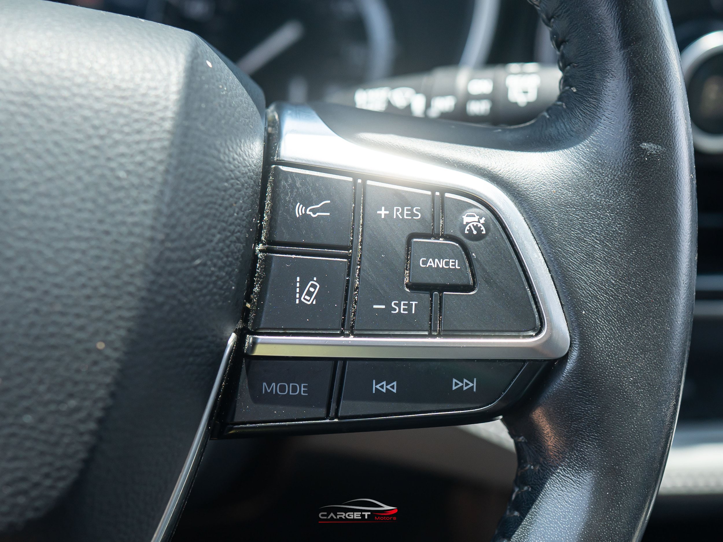 Used 2021 Toyota Highlander XLE AWD/4WD image 26