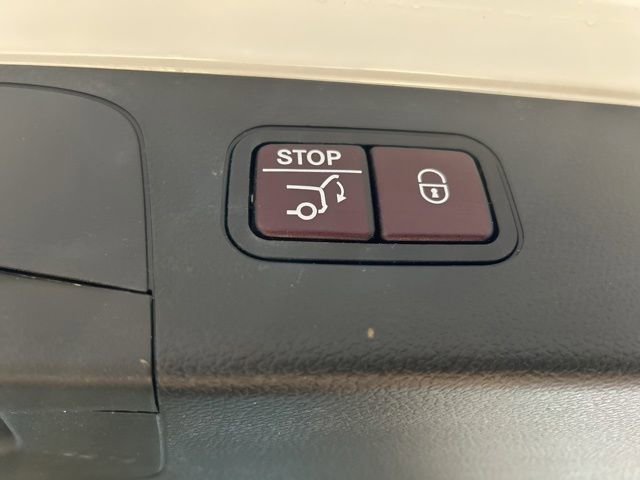 Used 2018 Mercedes-Benz GLC 300 4MATIC image 16