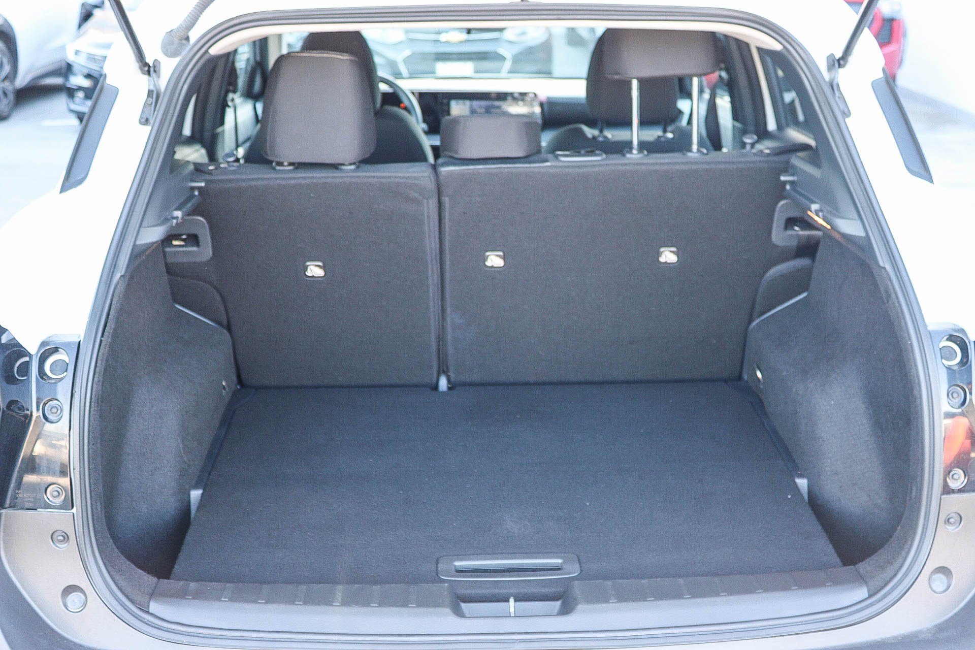 Used 2025 Nissan Kicks SV w/ Charging Package FWD image 26