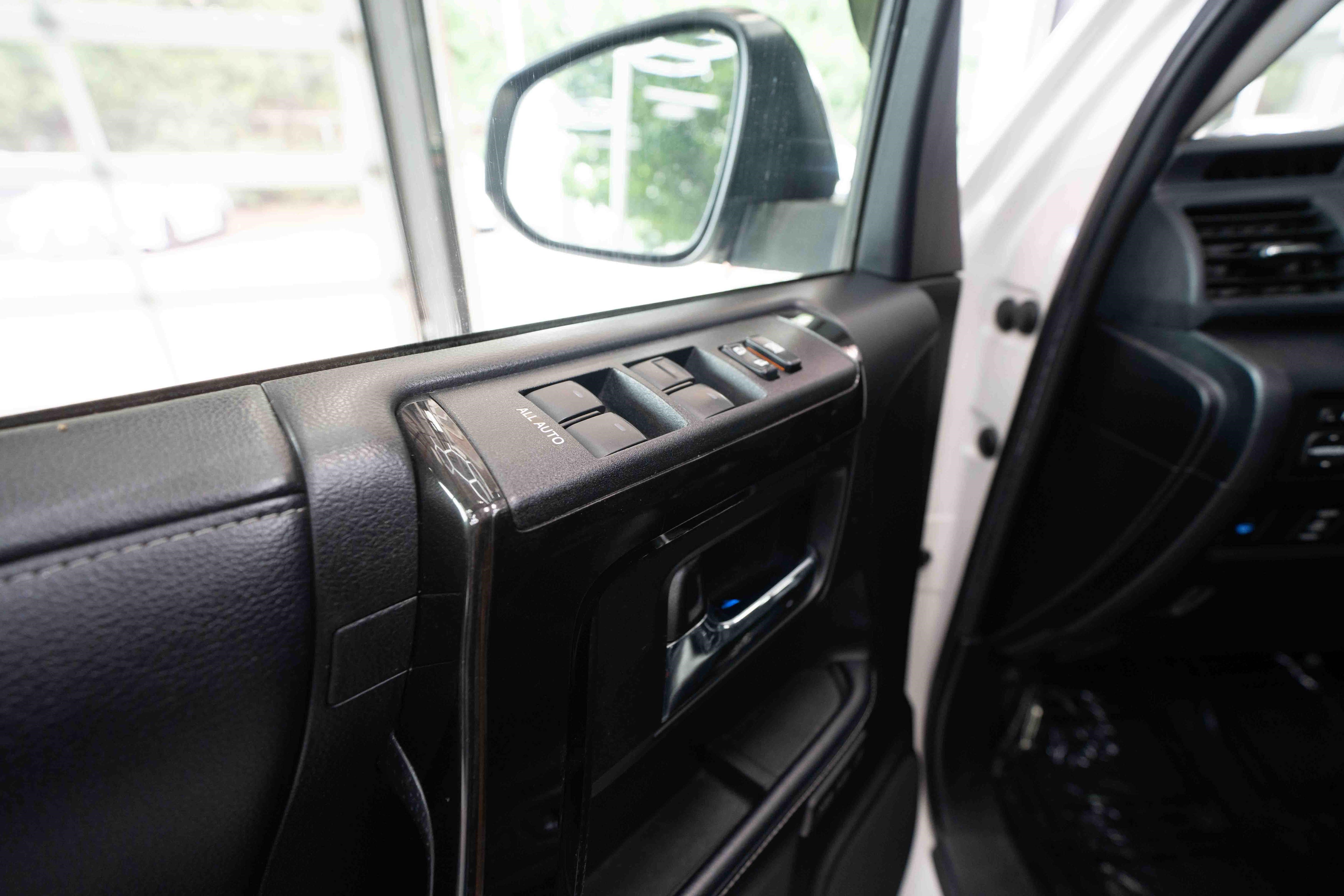 Used 2019 Toyota 4Runner Limited AWD/4WD image 7