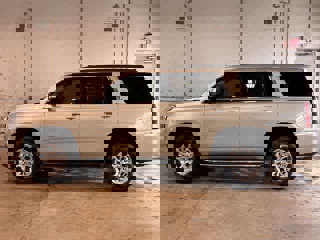 Used 2017 GMC Yukon SLE image 3