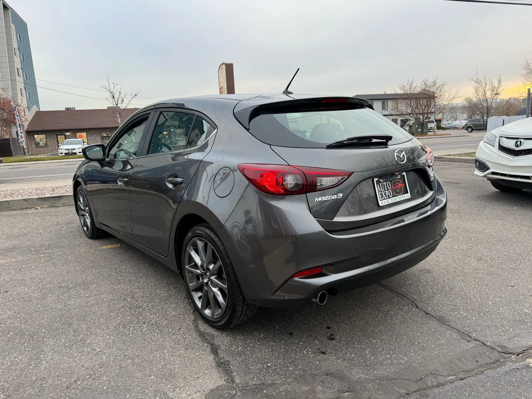 Used 2018 MAZDA MAZDA3 Touring image 7