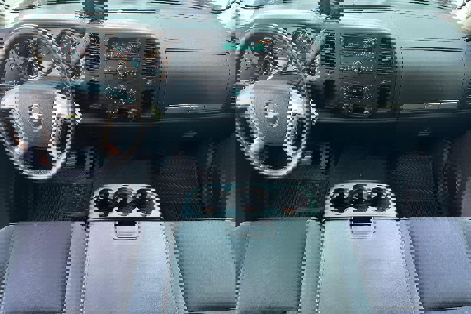 Used 2009 Chevrolet Silverado 1500 LT w/ Regional Value Package image 4