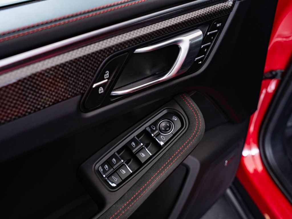 Certified 2024 Porsche Macan GTS AWD/4WD image 25