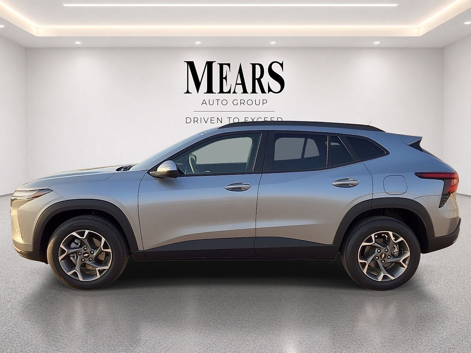 Used 2026 Chevrolet Trax LT FWD image 2