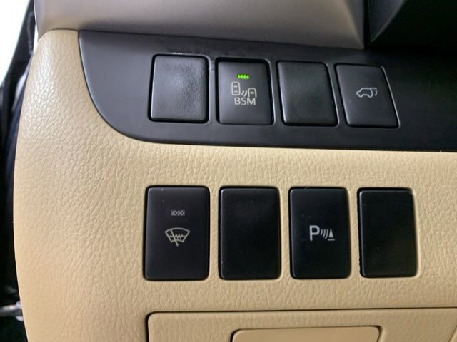 Used 2014 Toyota Highlander Limited image 21