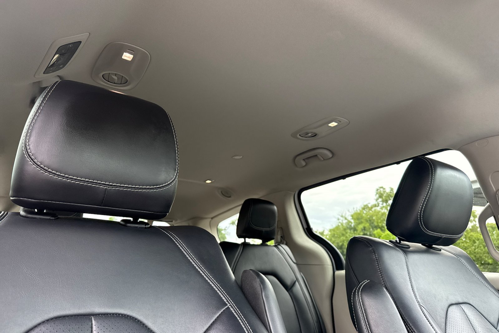 Used 2024 Chrysler Pacifica Touring-L FWD image 26