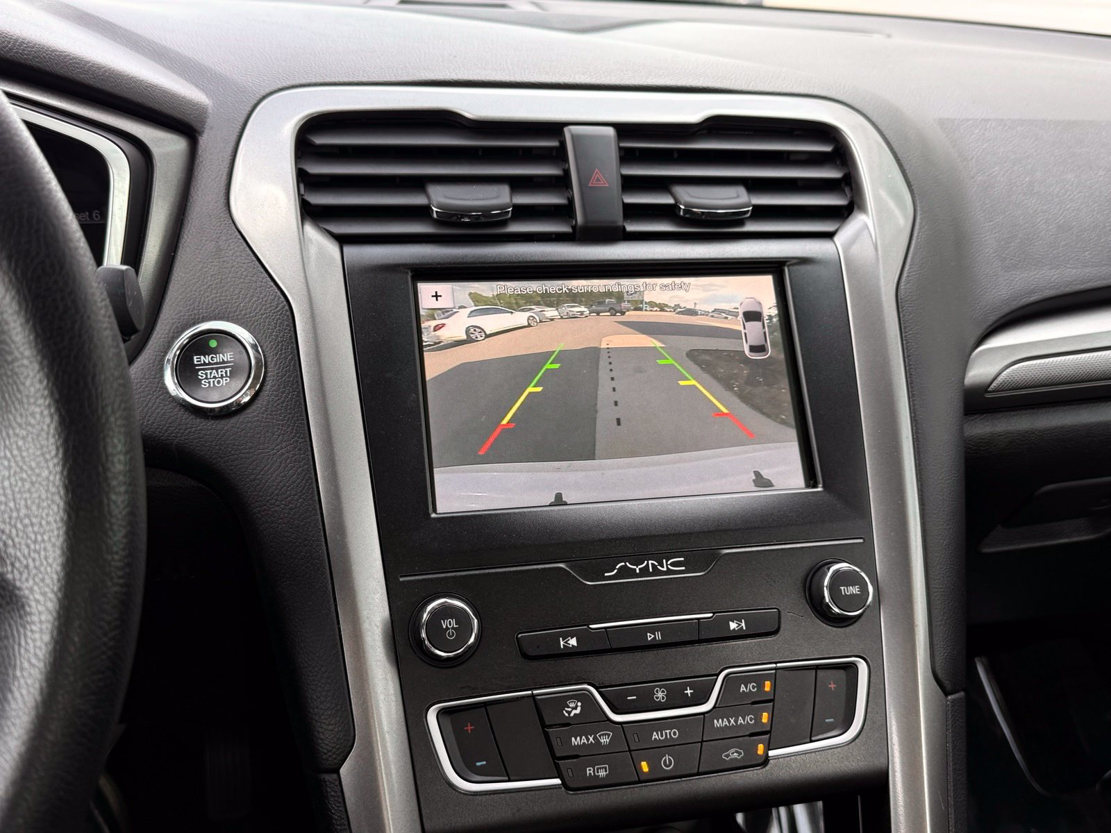 Used 2019 Ford Fusion SE FWD image 33