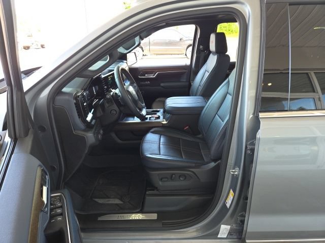 Used 2024 Chevrolet Silverado 1500 High Country AWD/4WD image 19