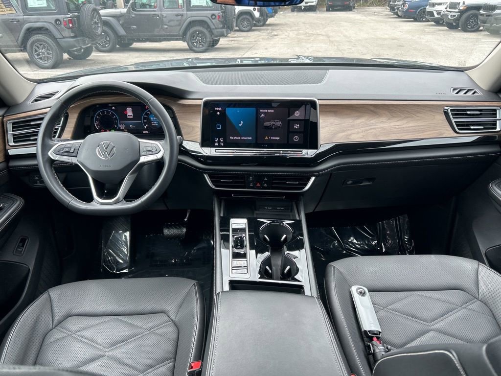 Used 2024 Volkswagen Atlas SE image 32