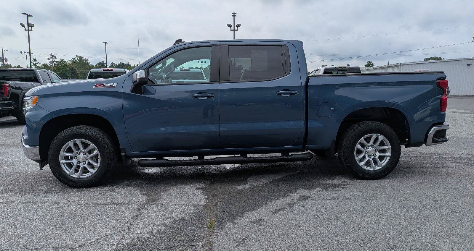 Used 2024 Chevrolet Silverado 1500 LT w/ Z71 Off-Road Package AWD/4WD image 5
