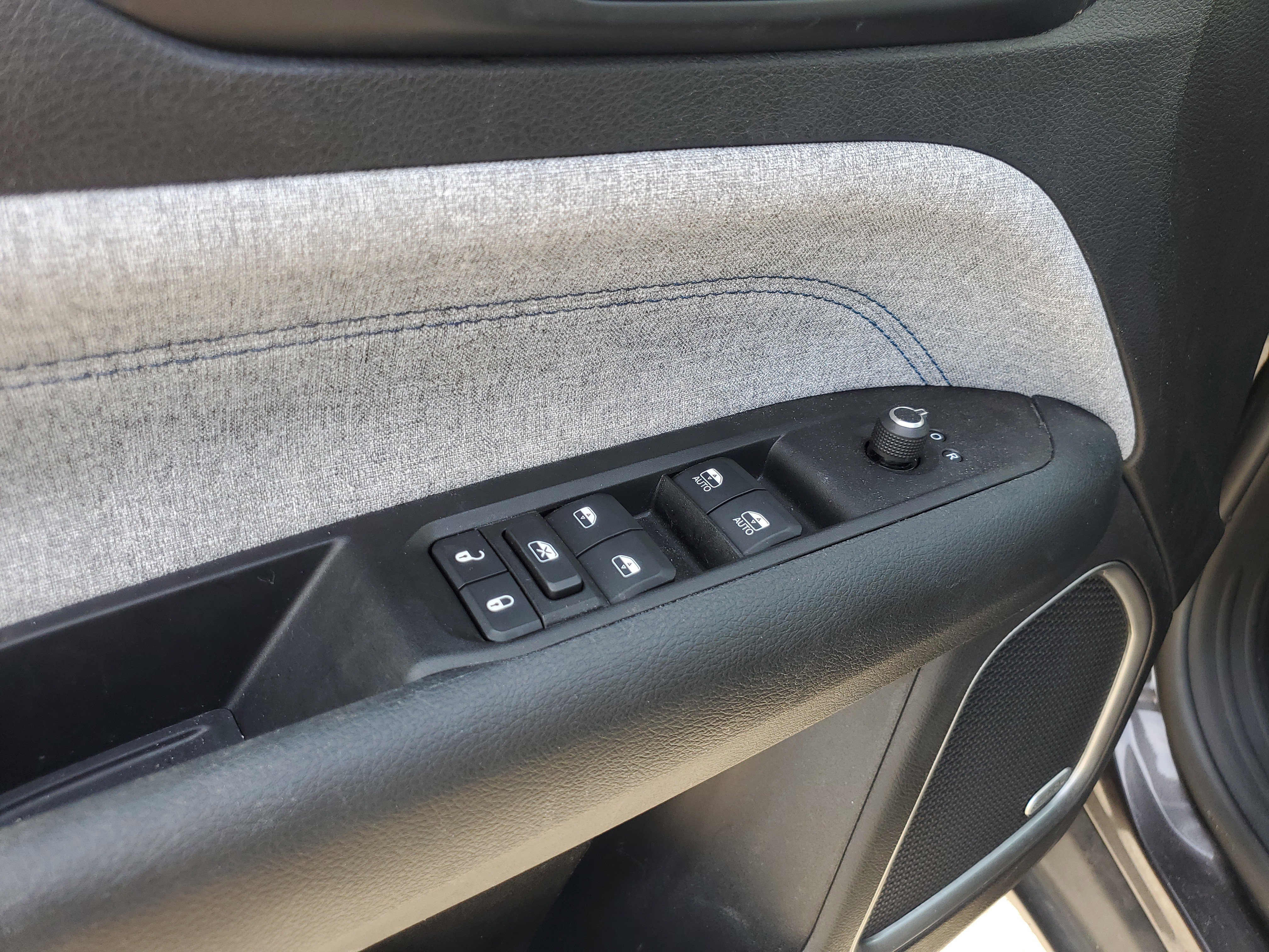 Used 2022 Jeep Compass Latitude w/ Sun and Sound Group image 23