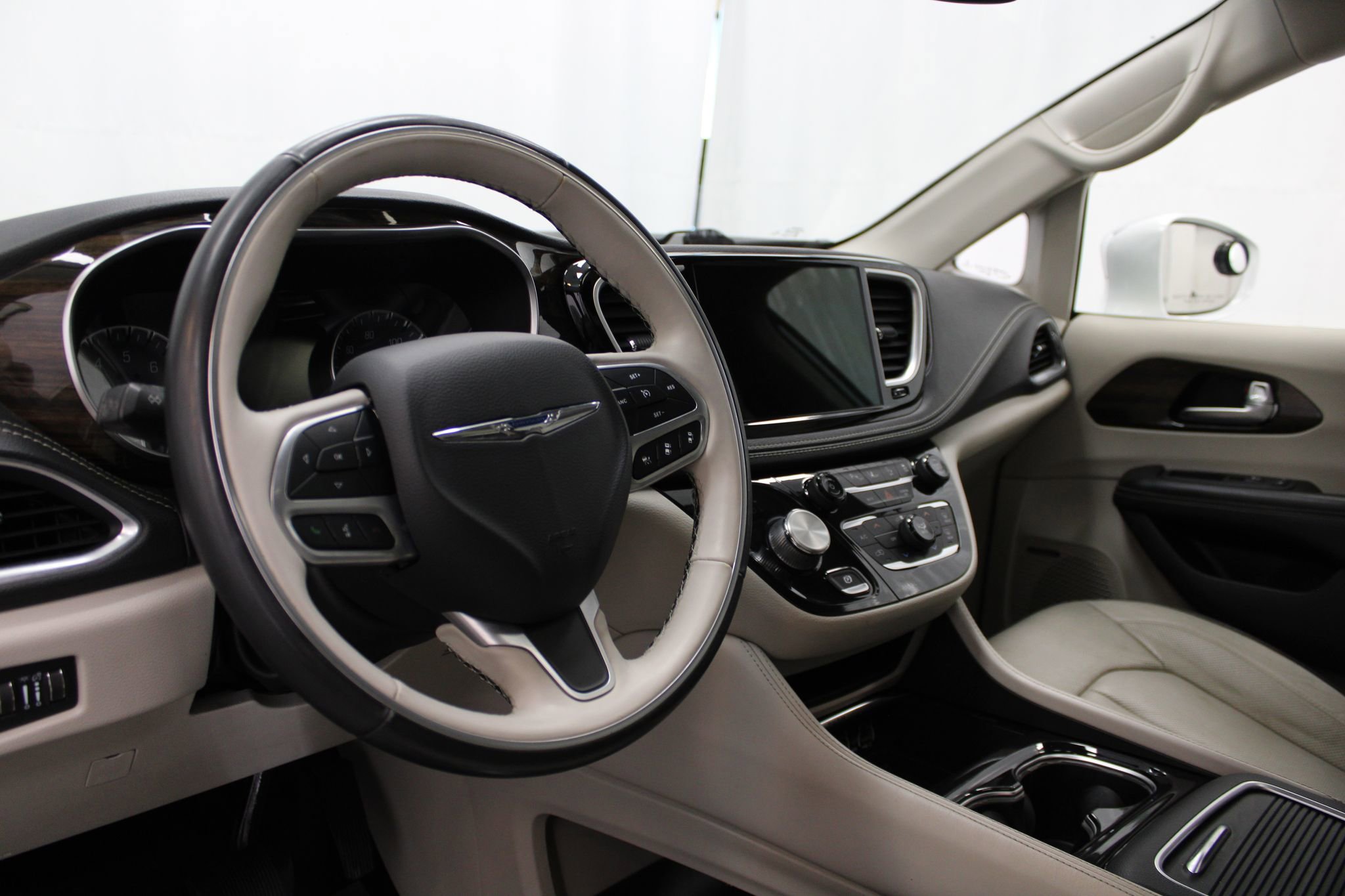 Used 2021 Chrysler Pacifica Limited w/ Premium & Safety Sphere Group AWD/4WD image 16