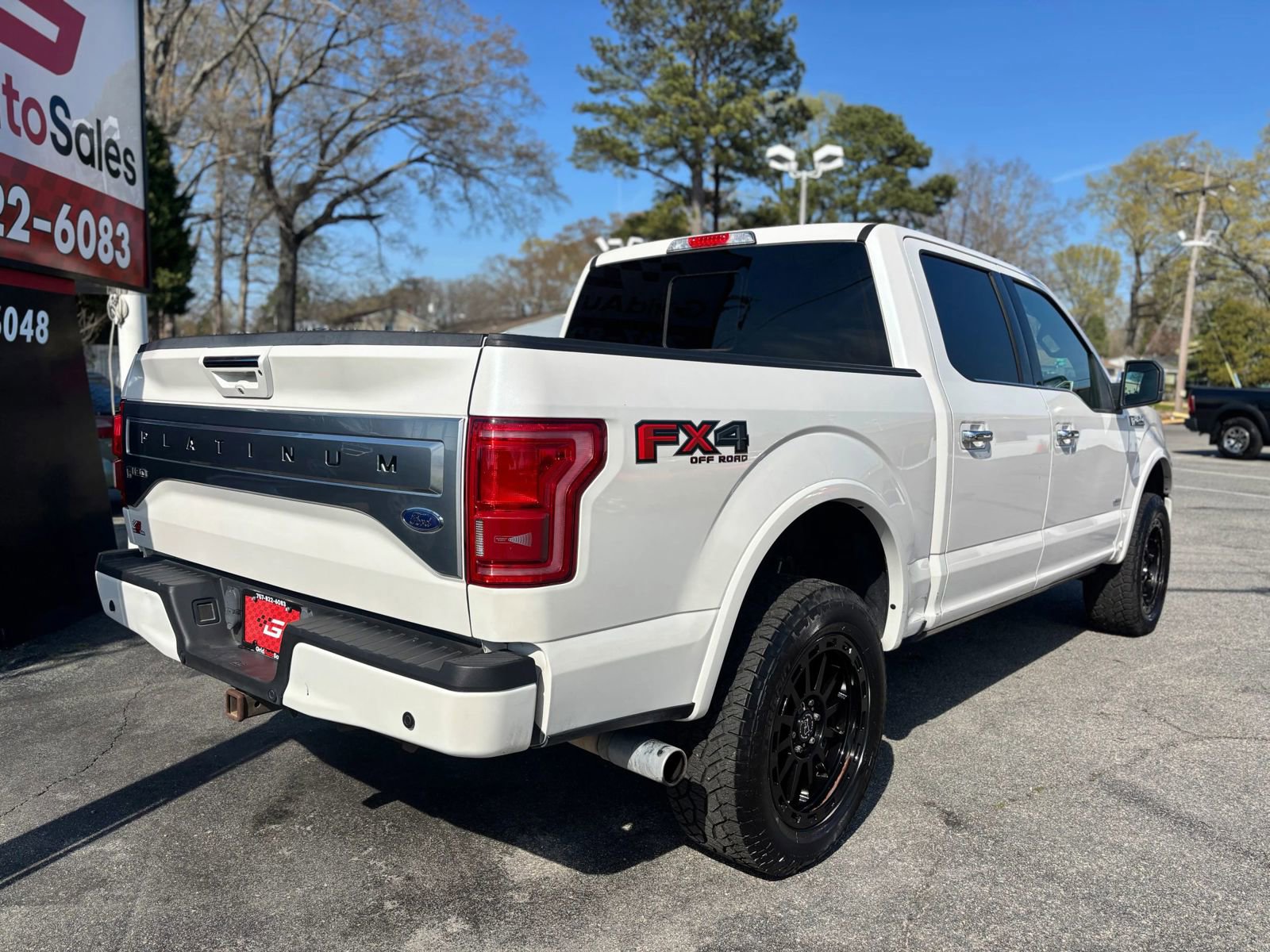 Used 2016 Ford F150 Platinum w/ Equipment Group 701A Luxury AWD/4WD image 3