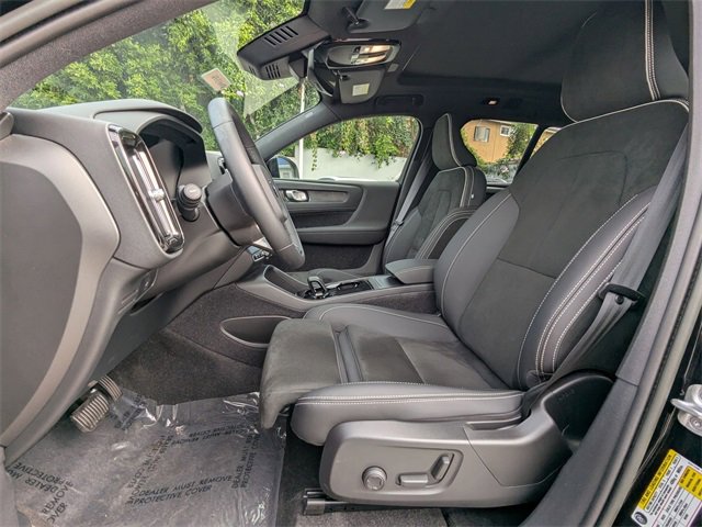 Used 2023 Volvo XC40 Recharge Ultimate image 13