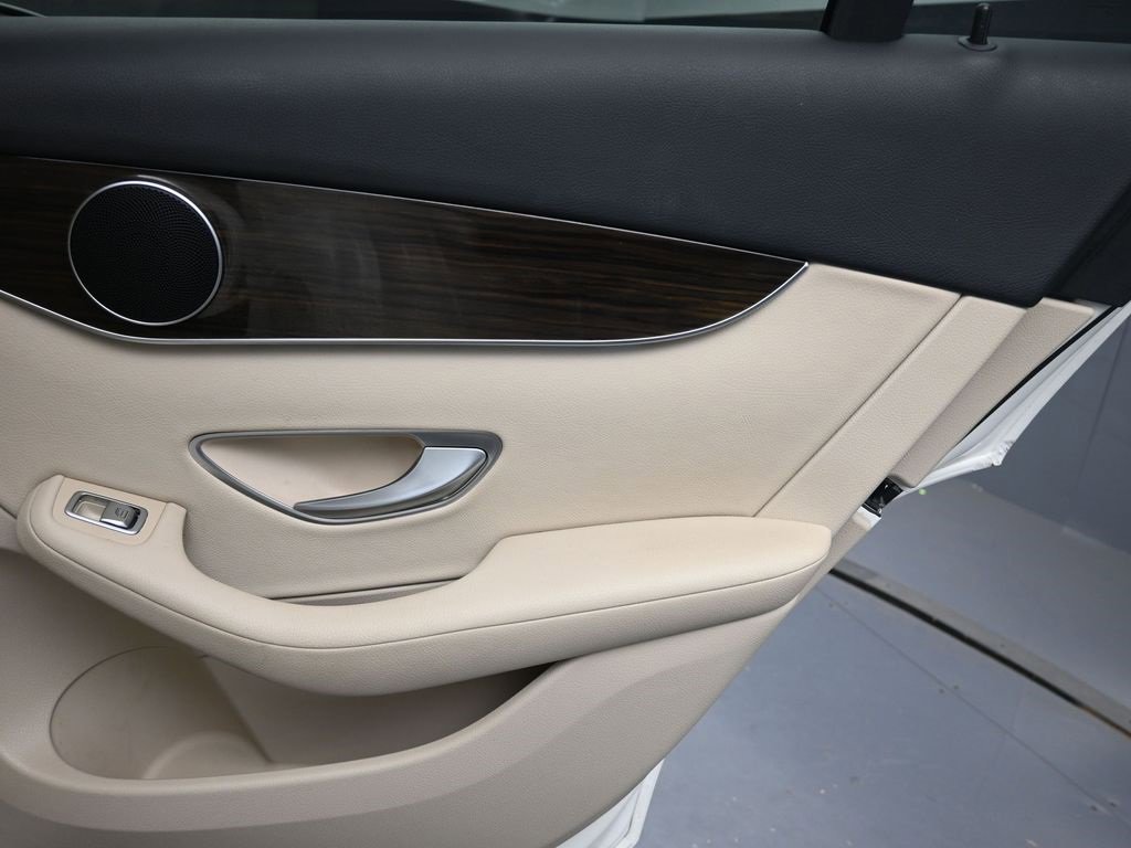 Used 2022 Mercedes-Benz GLC 300 w/ Premium Package Lite image 26