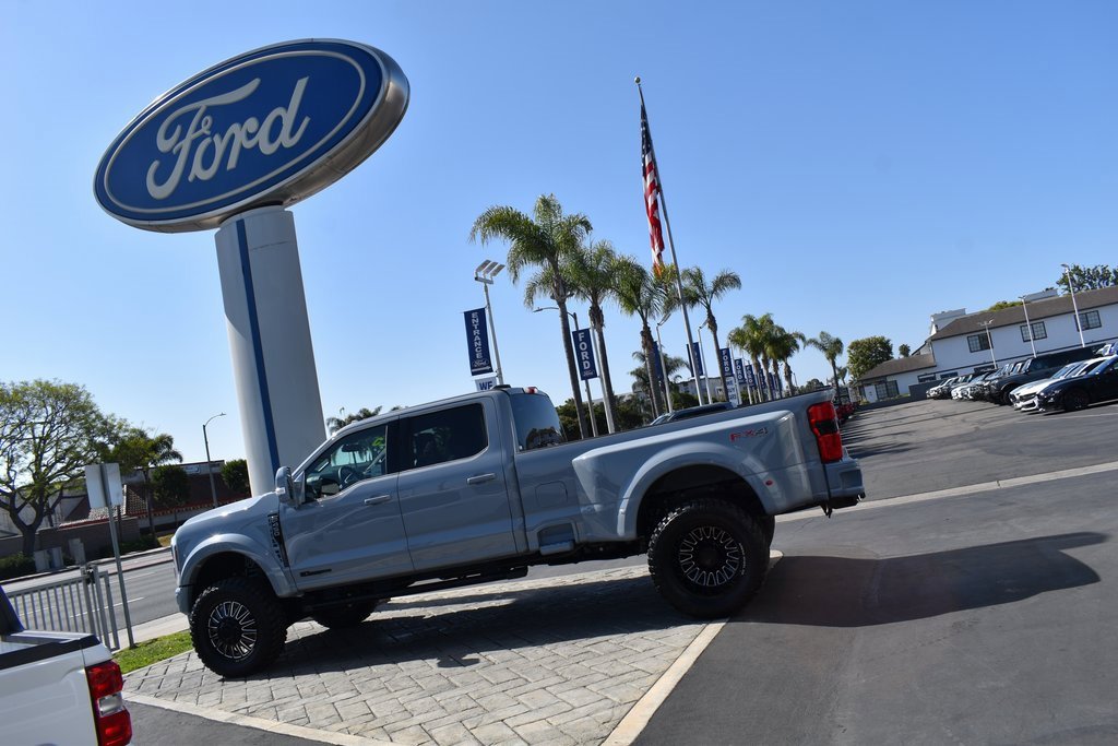 Used 2025 Ford F450 Lariat w/ FX4 Off-Road Package image 28