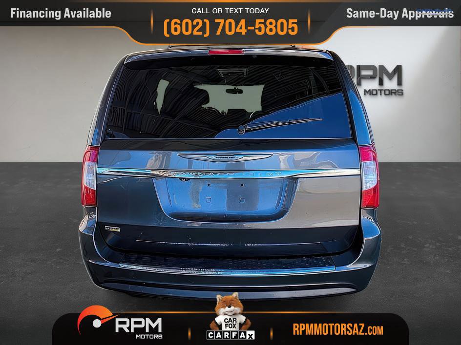 Used 2015 Chrysler Town & Country Touring image 5