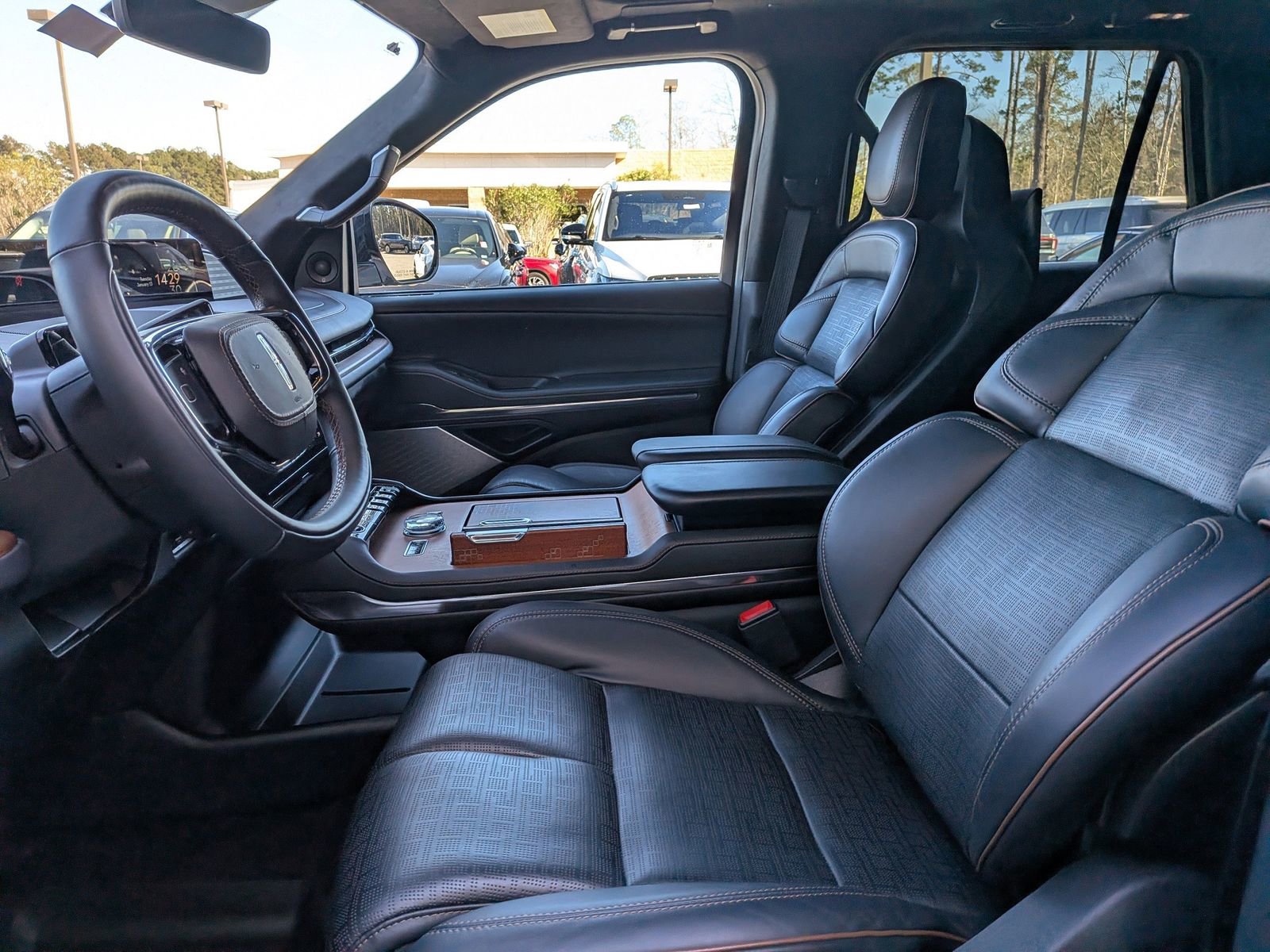 Certified 2025 Lincoln Navigator Black Label image 24