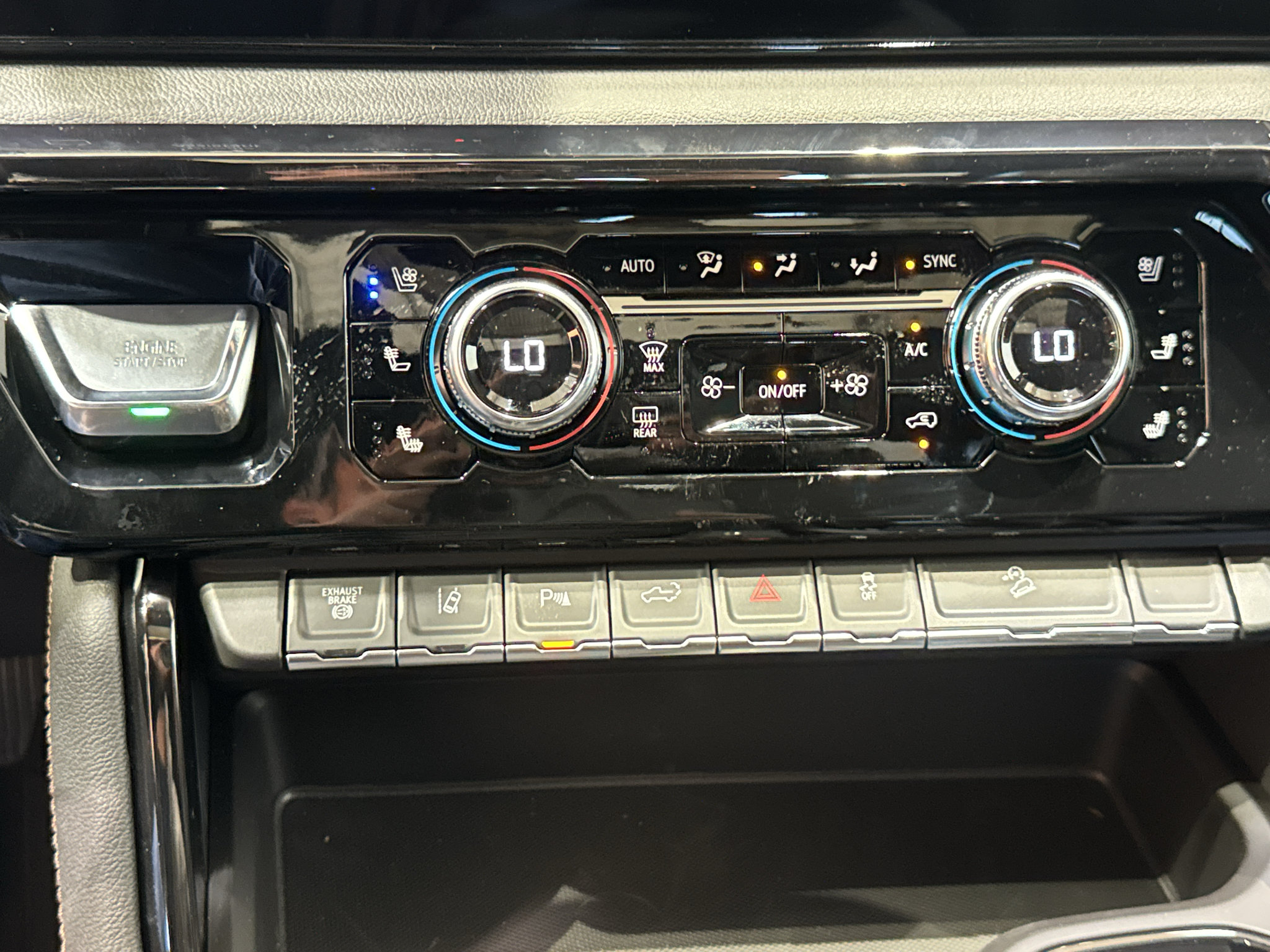 New 2026 GMC Sierra 2500 AT4 w/ AT4 Premium Plus Package AWD/4WD image 36