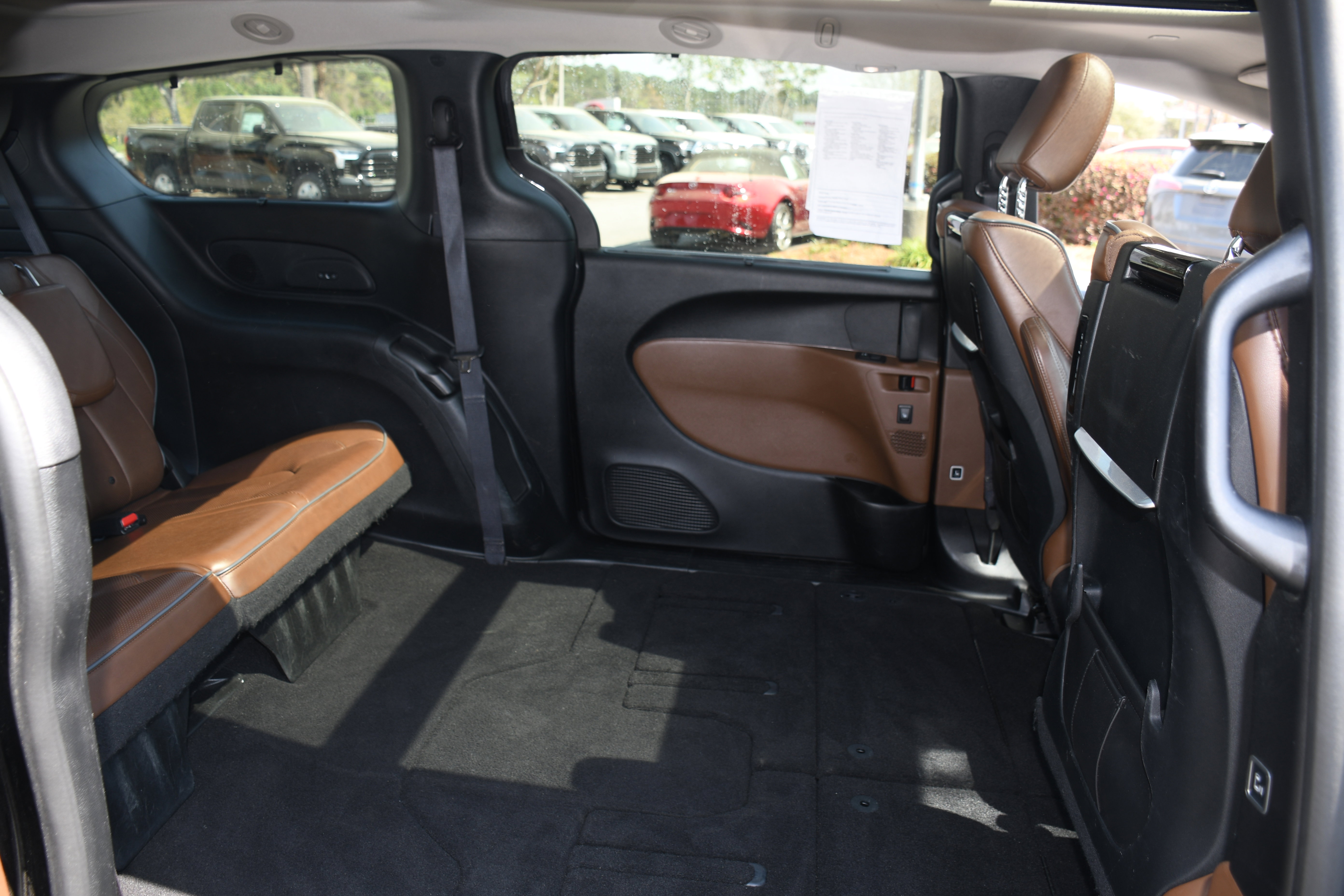 Used 2017 Chrysler Pacifica Limited w/ UConnect Theater Package image 21