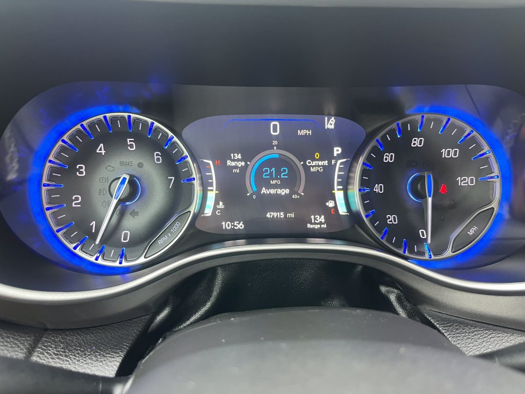 Used 2024 Chrysler Pacifica Touring-L FWD image 15
