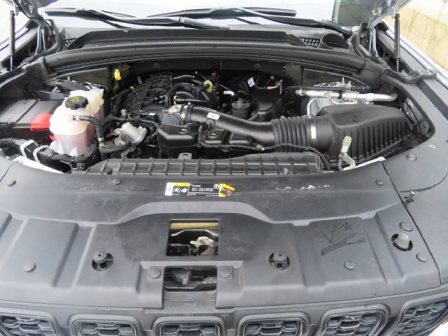 Used 2023 Jeep Grand Cherokee Altitude AWD/4WD image 11