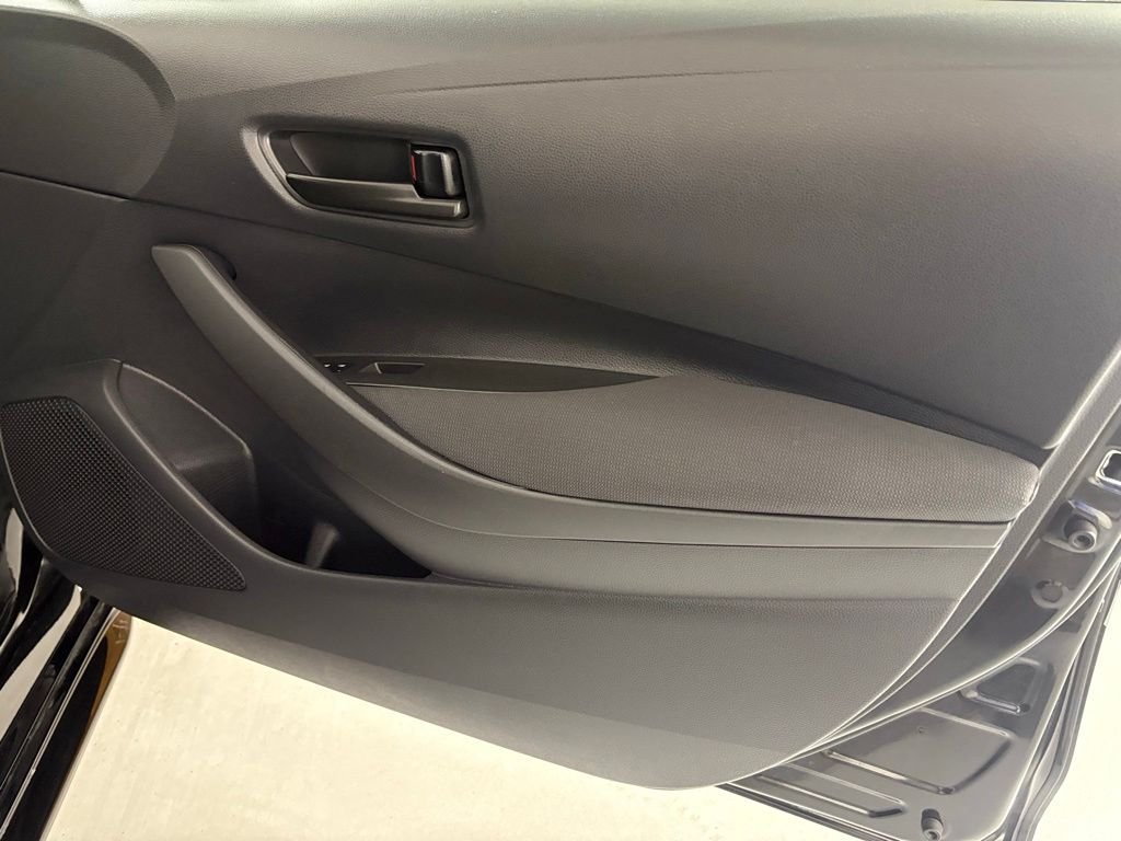 Used 2025 Toyota Corolla LE FWD image 35