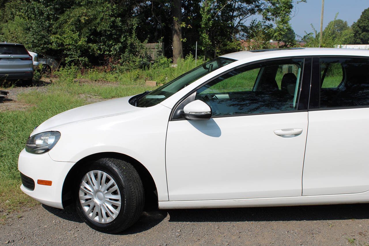 Used 2011 Volkswagen Golf 4-Door FWD image 10