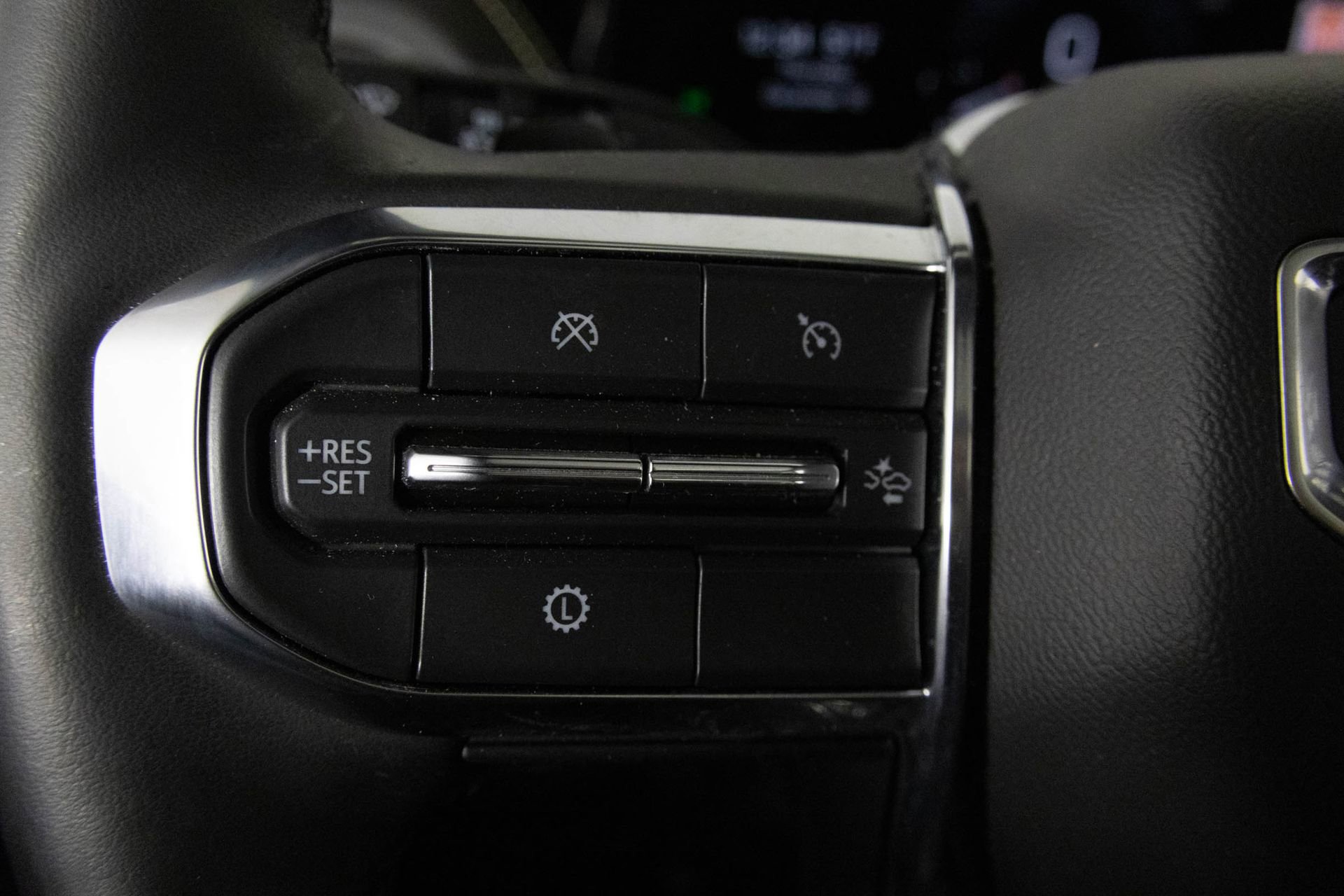 Used 2025 GMC Yukon Elevation image 27