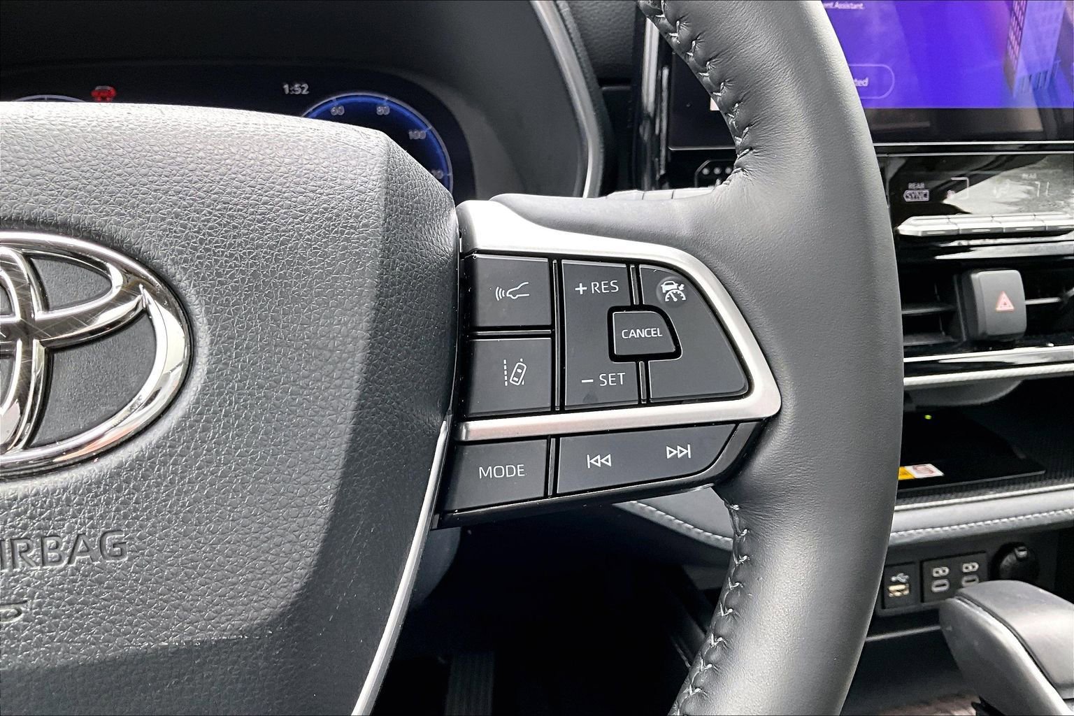 Used 2023 Toyota Highlander Platinum AWD/4WD image 12