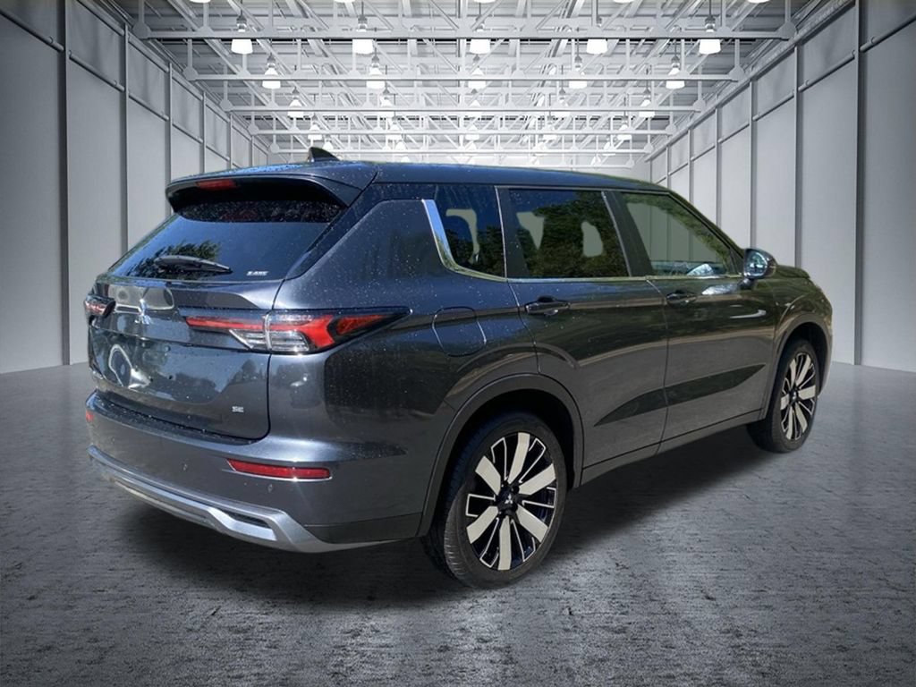Used 2025 Mitsubishi Outlander SE AWD/4WD image 3