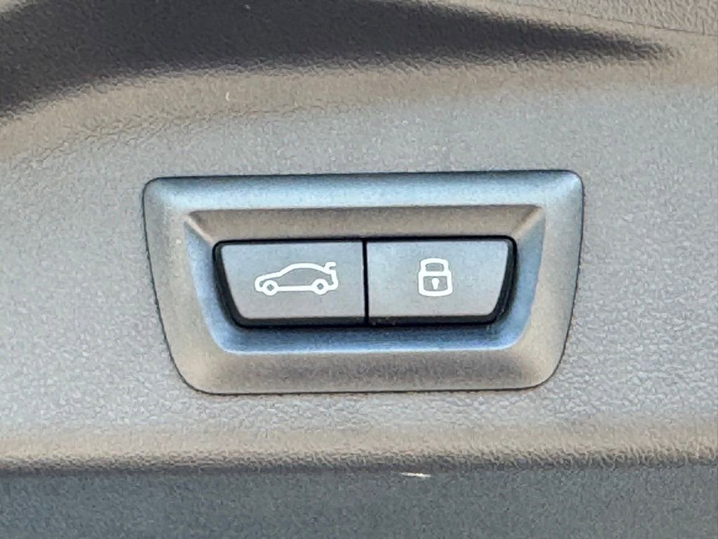 Used 2026 BMW X5 sDrive40i w/ M Sport Package image 15