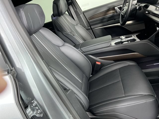 Certified 2026 Cadillac Vistiq Luxury w/ LPO, Floor Liner Package AWD/4WD image 28