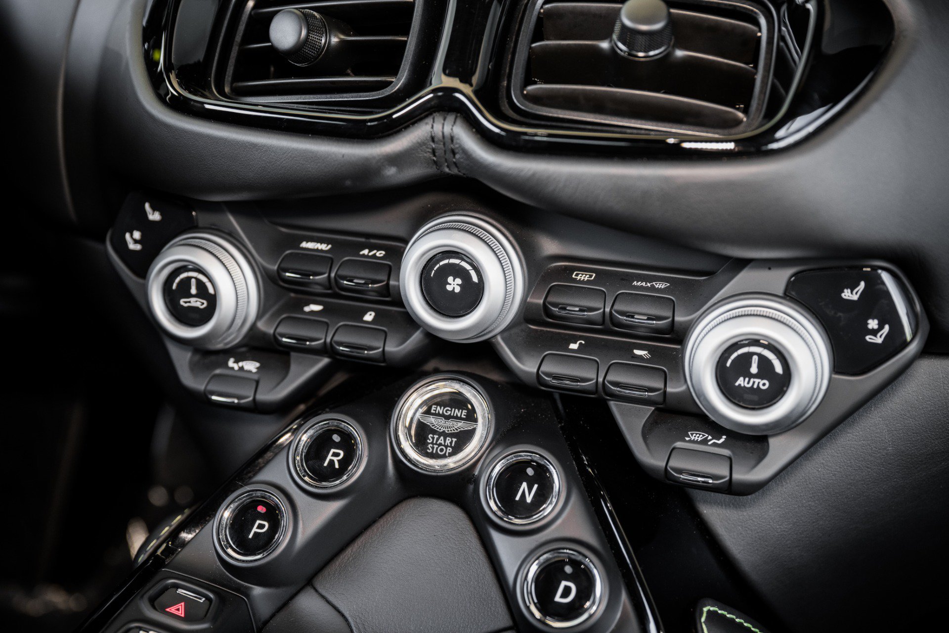 Used 2020 Aston Martin V8 Vantage Coupe RWD image 22